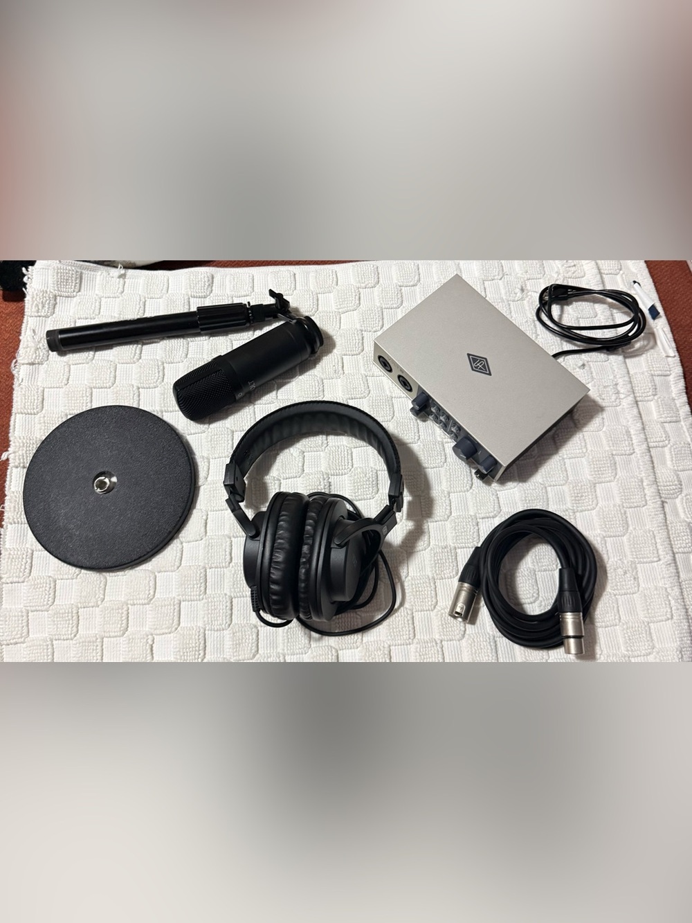 VOLT 2 Studio Pack Portable Audio Interface & Mic + Headphones - Black